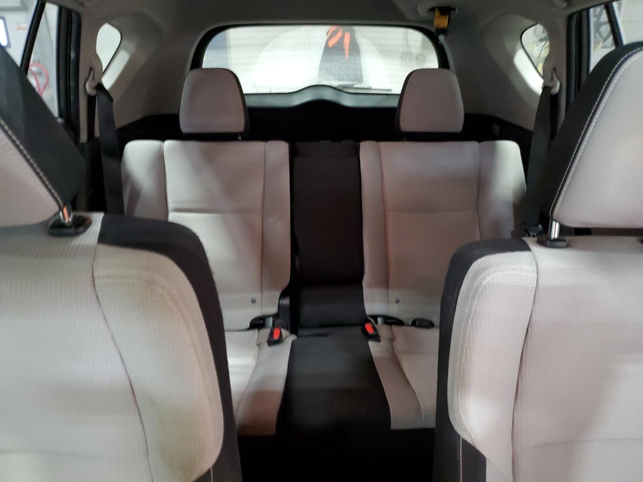 2017 Toyota RAV 4 - Image 10