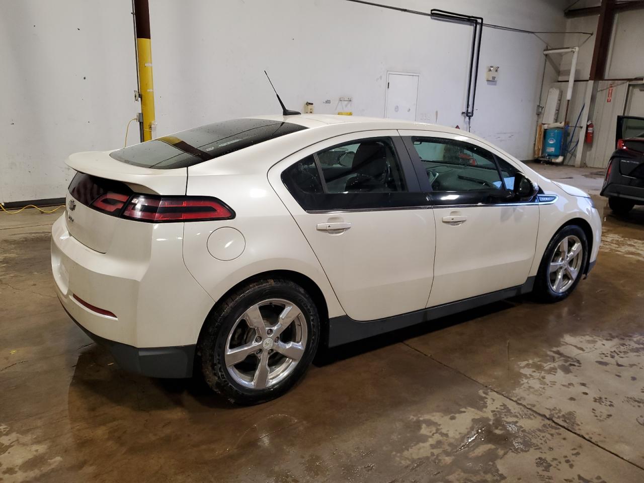 2013 Chevrolet Volt - Image 3