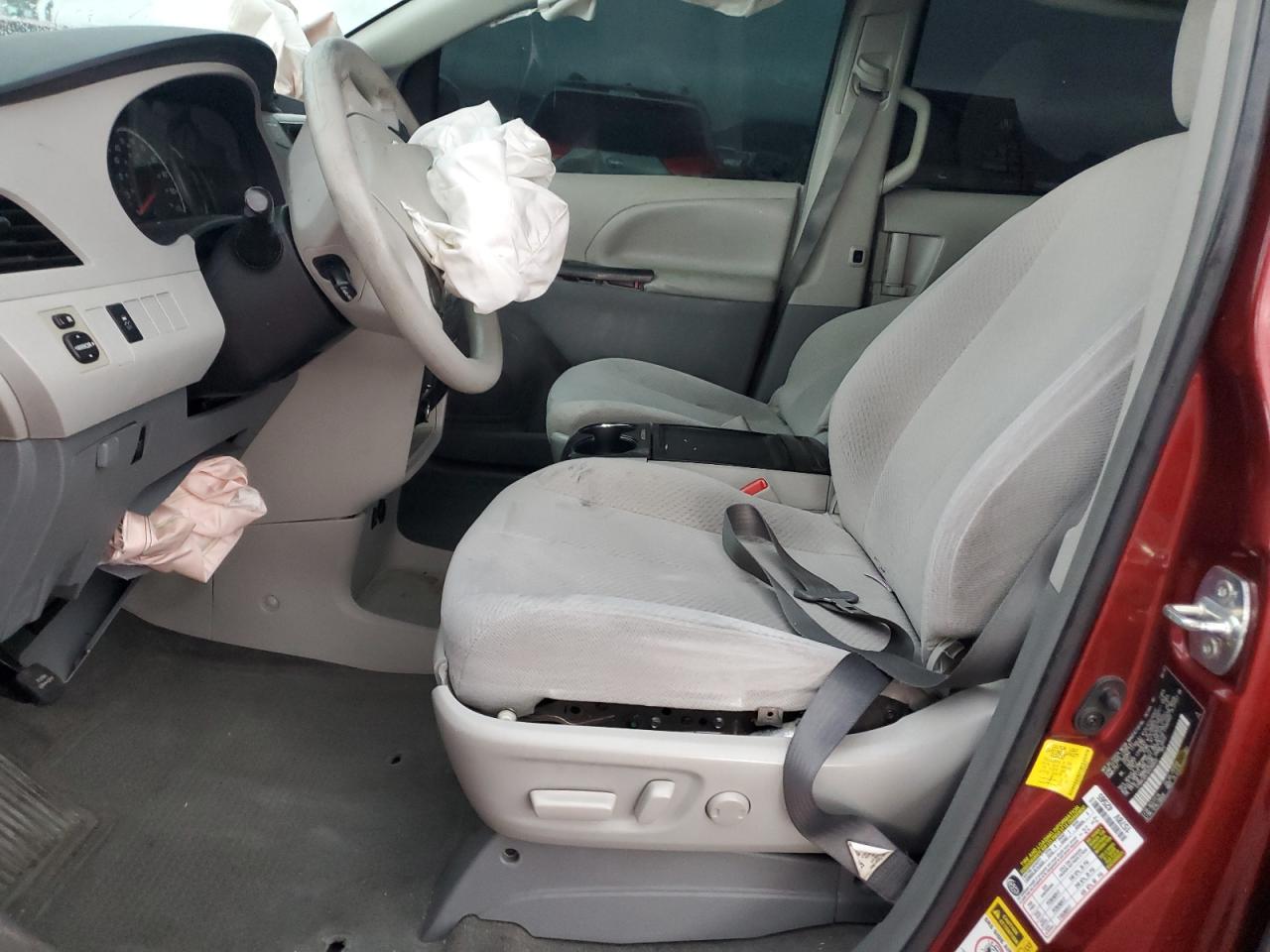 2013 Toyota Sienna - Image 7