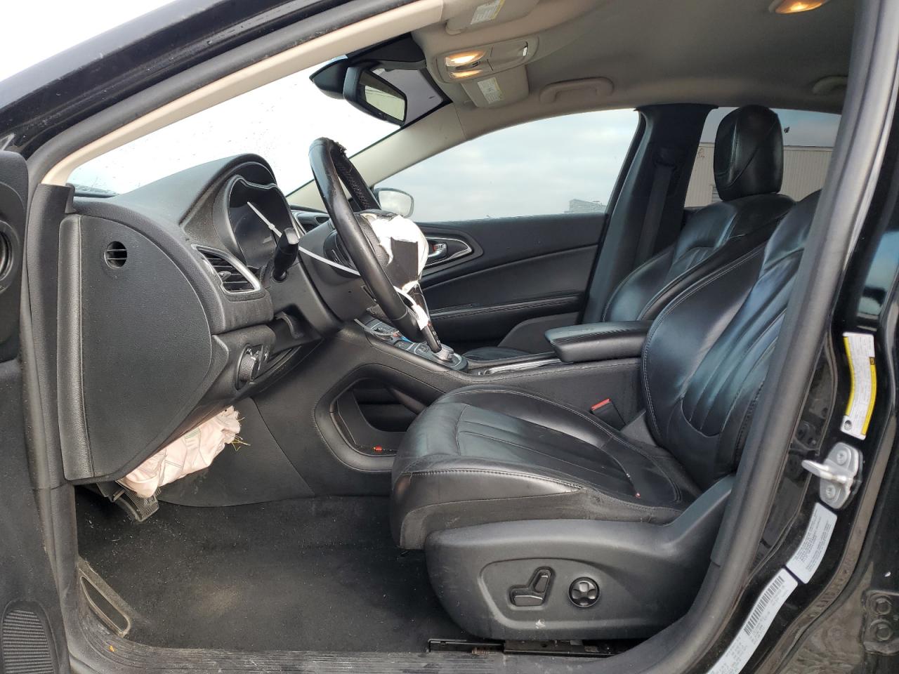 2016 Chrysler 200 - Image 7