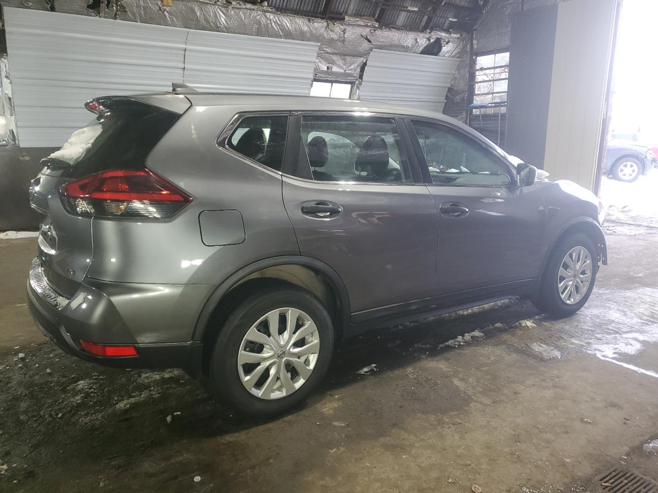 2018 Nissan Rogue - Image 3