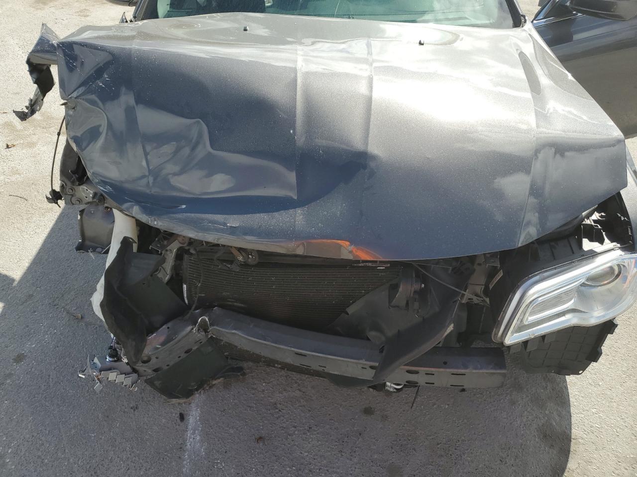 2020 Chrysler 300 - Image 12
