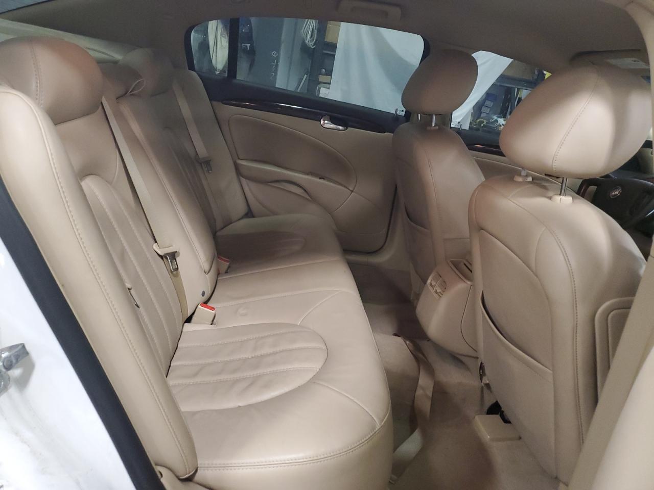 2011 Buick Lucerne - Image 10