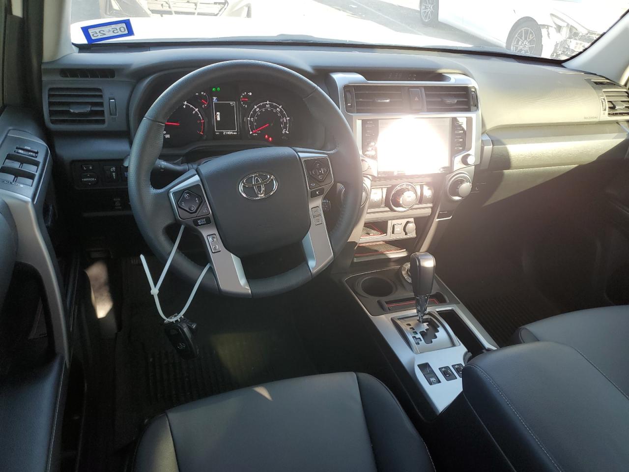2022 Toyota 4Runner - Image 8