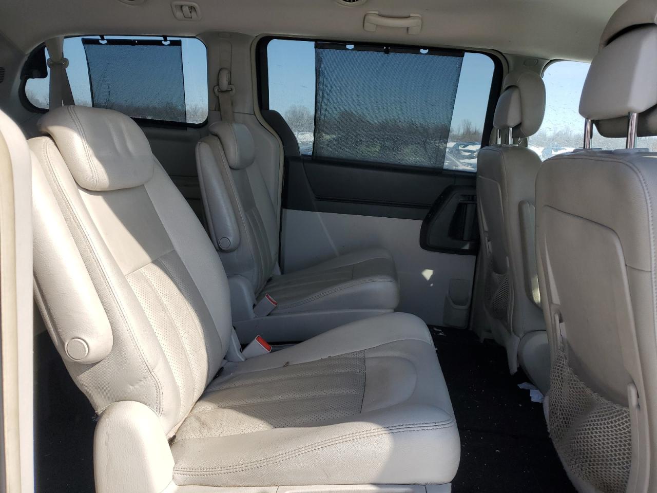 2010 Chrysler Town & Country - Image 12