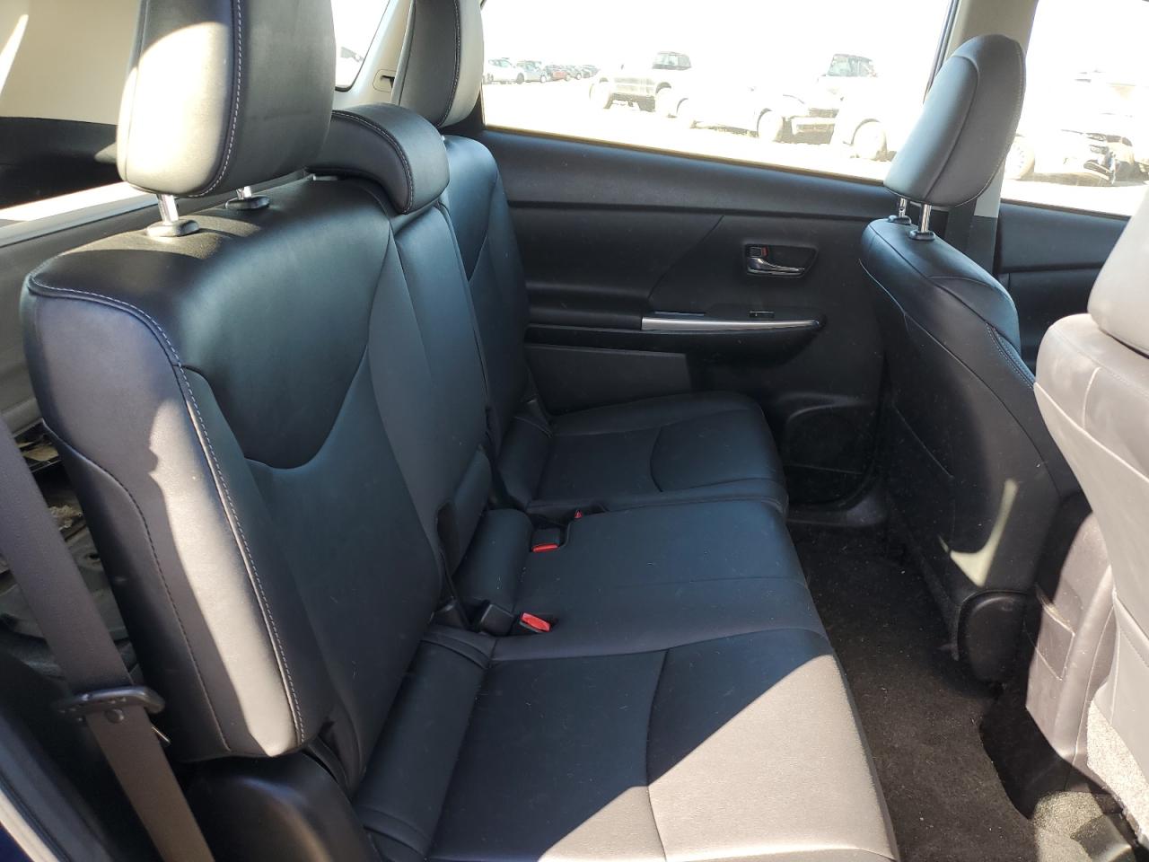 2015 Toyota Prius - Image 10