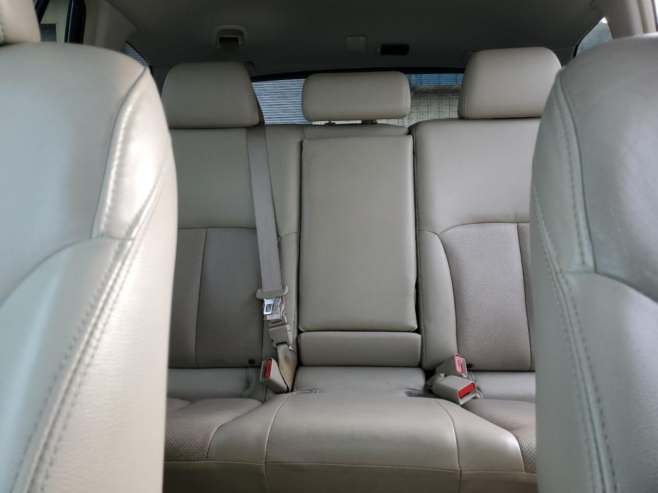 2011 Subaru Outback - Image 10