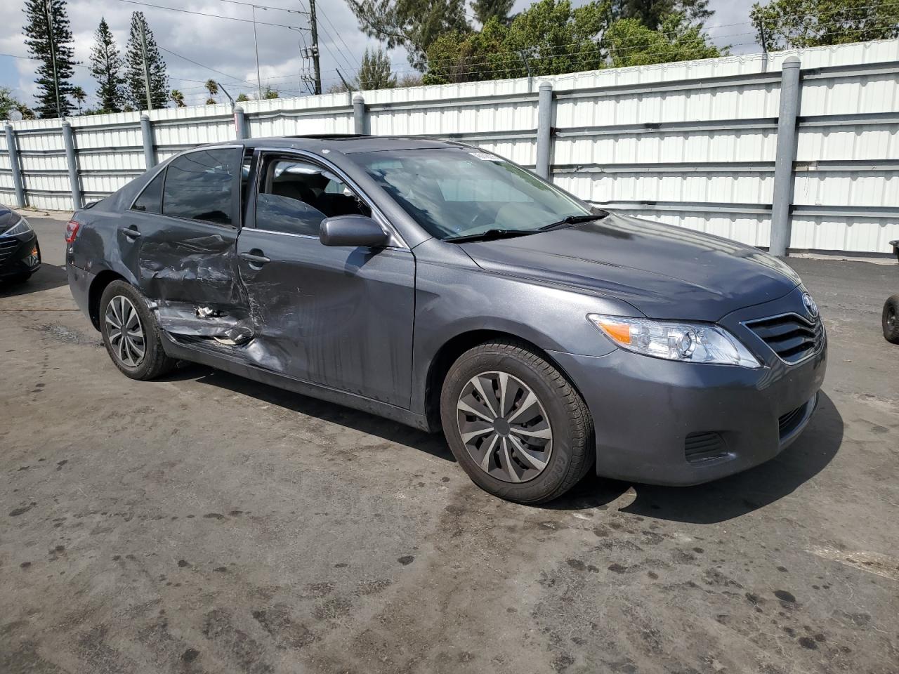 2011 Toyota Camry - Image 4