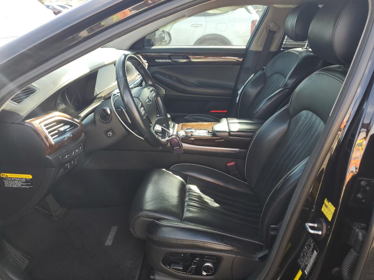 2018 Genesis G90 - Image 7