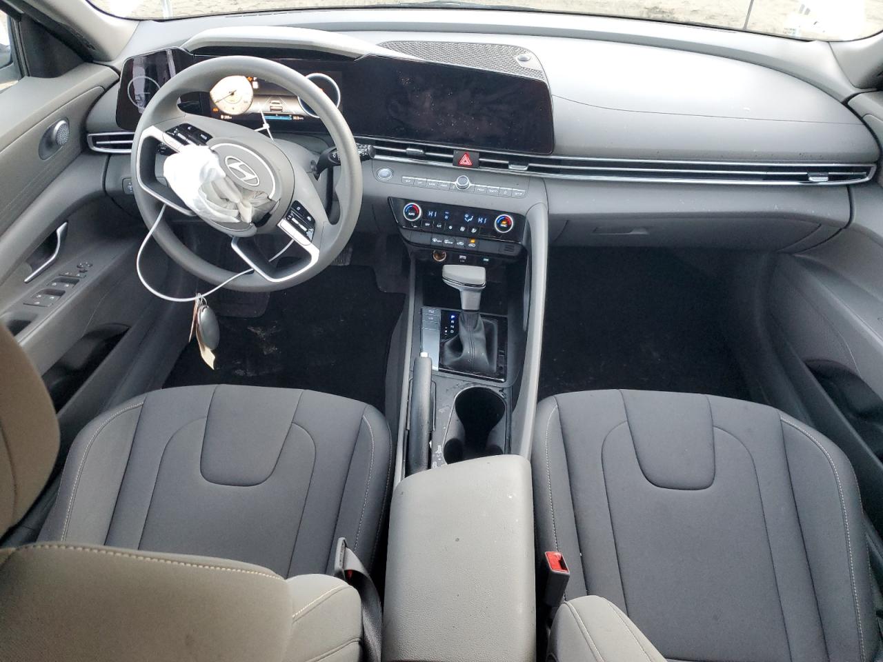 2024 Hyundai Elantra - Image 8