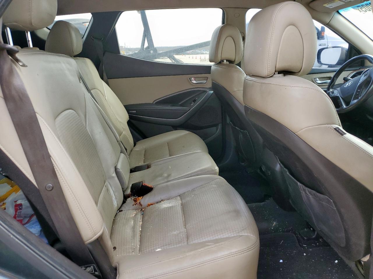 2013 Hyundai Santa Fe - Image 11