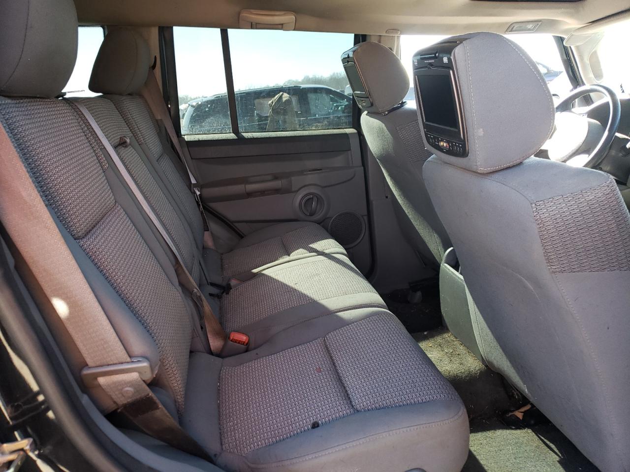 2006 Jeep Commander - Image 12