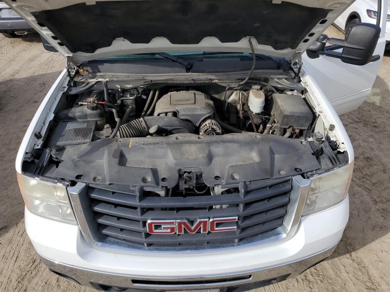 2010 GMC Sierra - Image 11