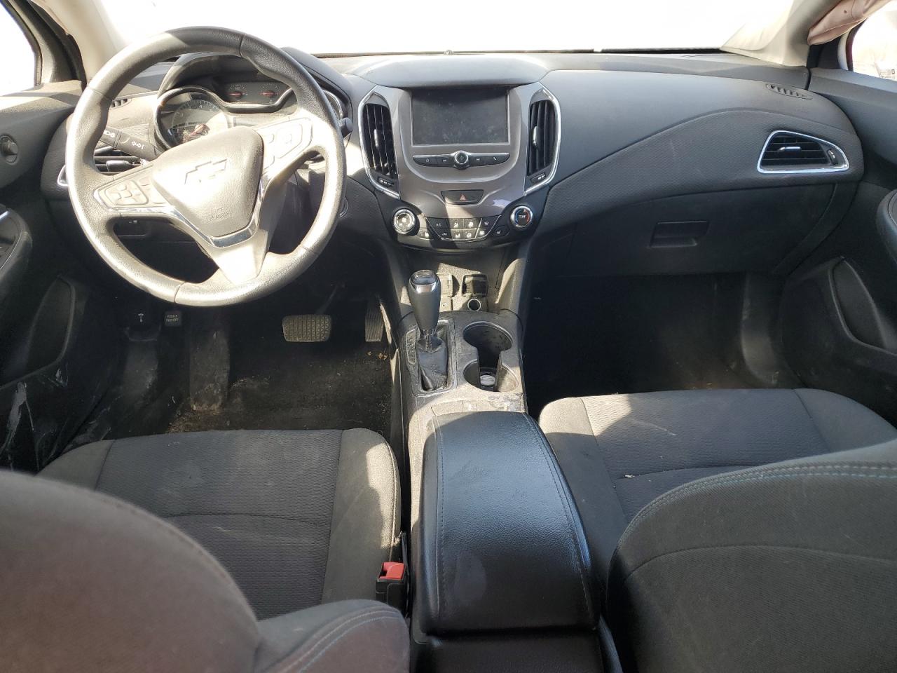 2018 Chevrolet Cruze - Image 8