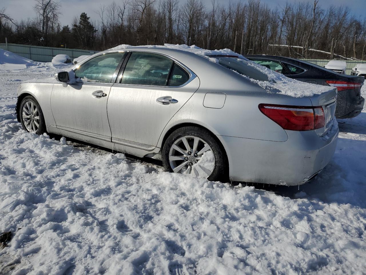 2011 Lexus LS - Image 2
