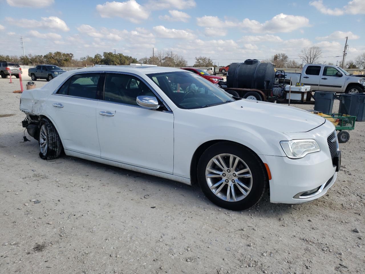 2016 Chrysler 300 - Image 4