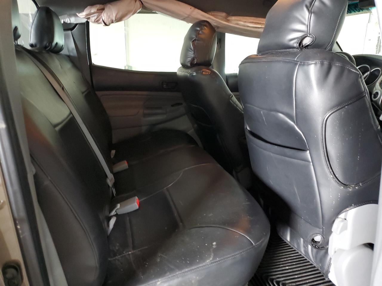 2015 Toyota Tacoma - Image 10