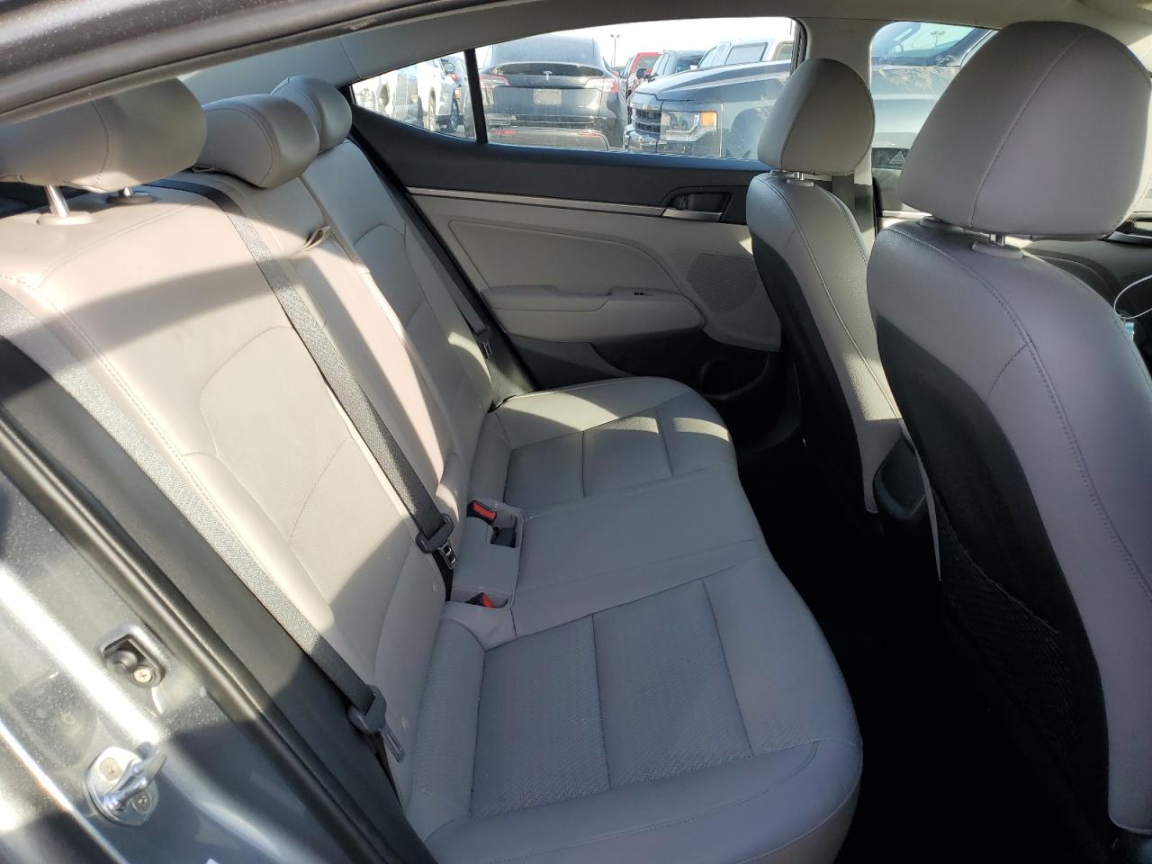 2018 Hyundai Elantra - Image 10
