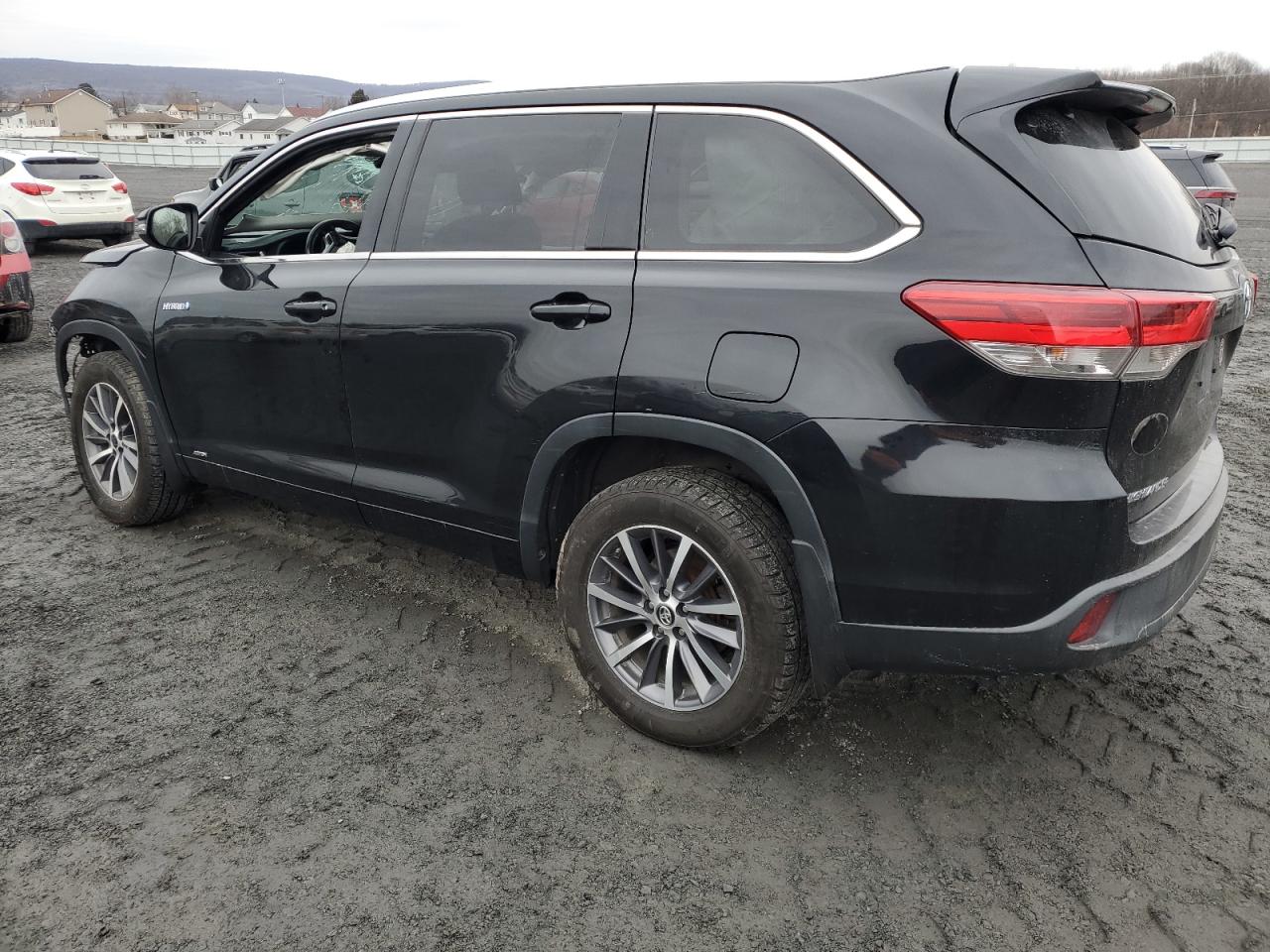 2017 Toyota Highlander - Image 2