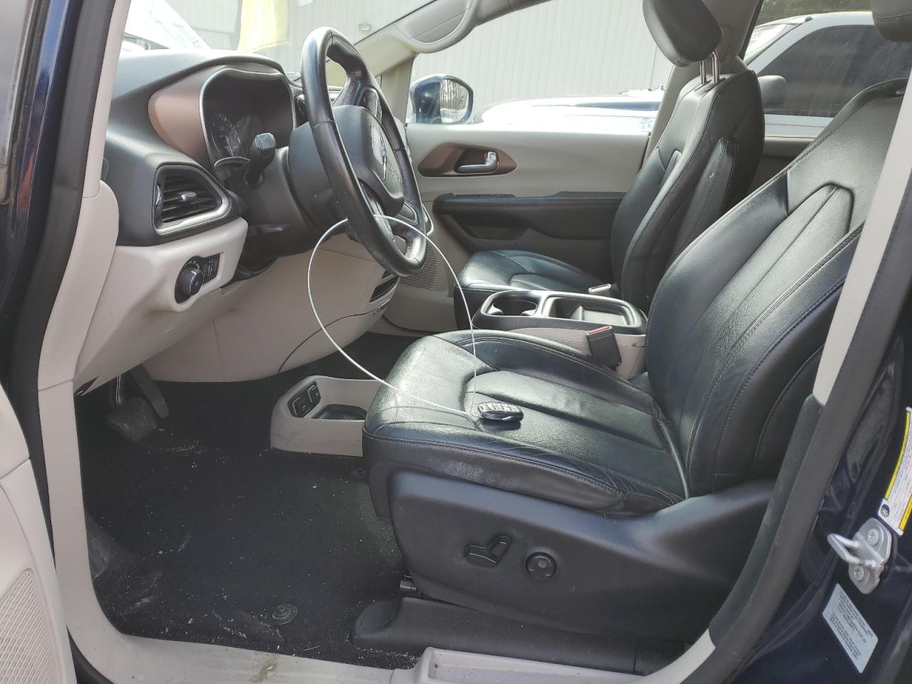 2017 Chrysler Pacifica - Image 7