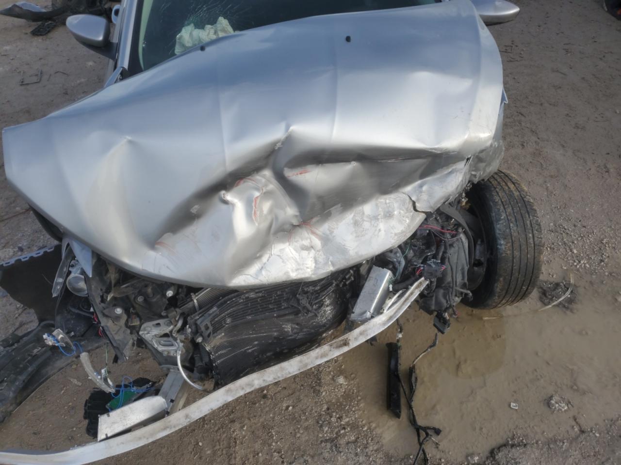 2015 Chrysler 200 - Image 11