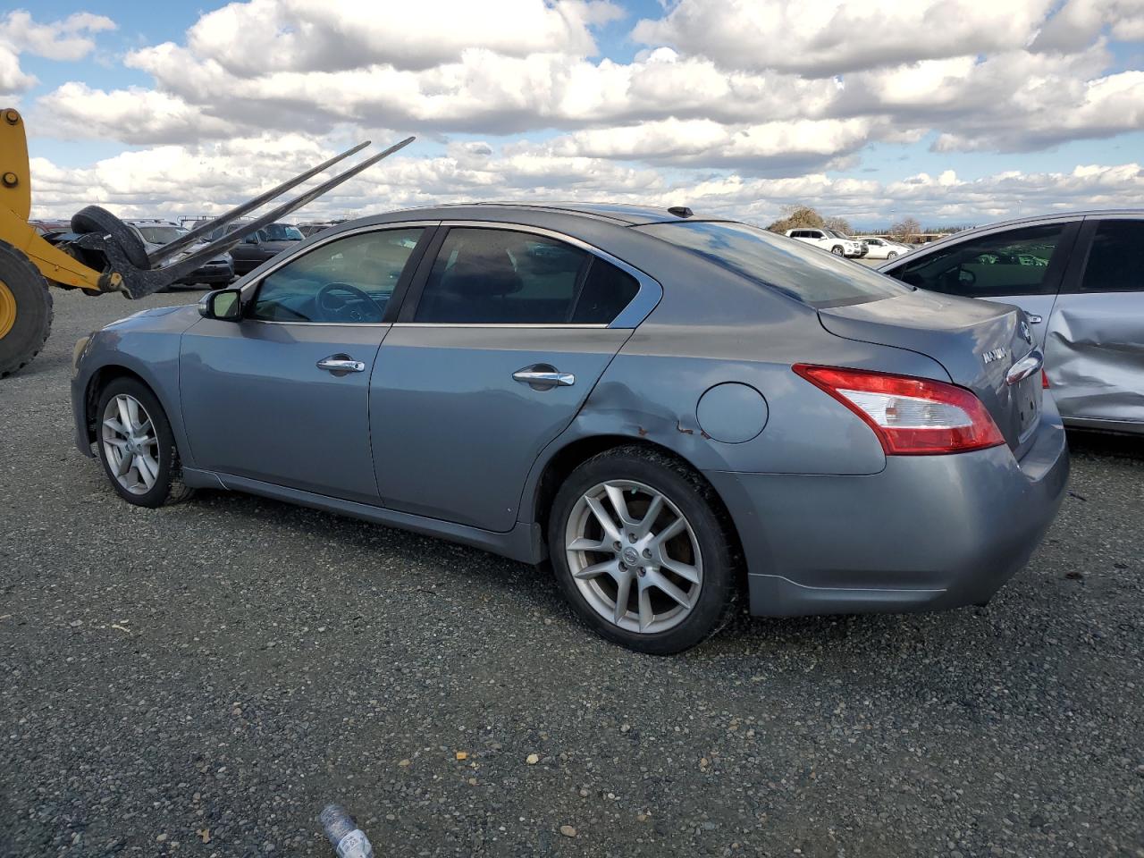 2009 Nissan Maxima - Image 2