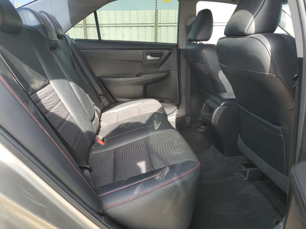 2015 Toyota Camry - Image 10