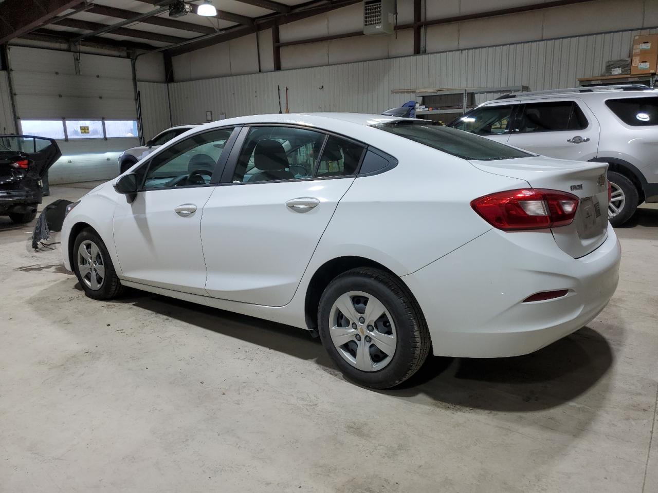 2018 Chevrolet Cruze - Image 2