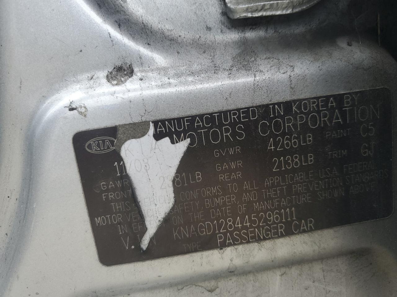 2004 Kia Optima - Image 12