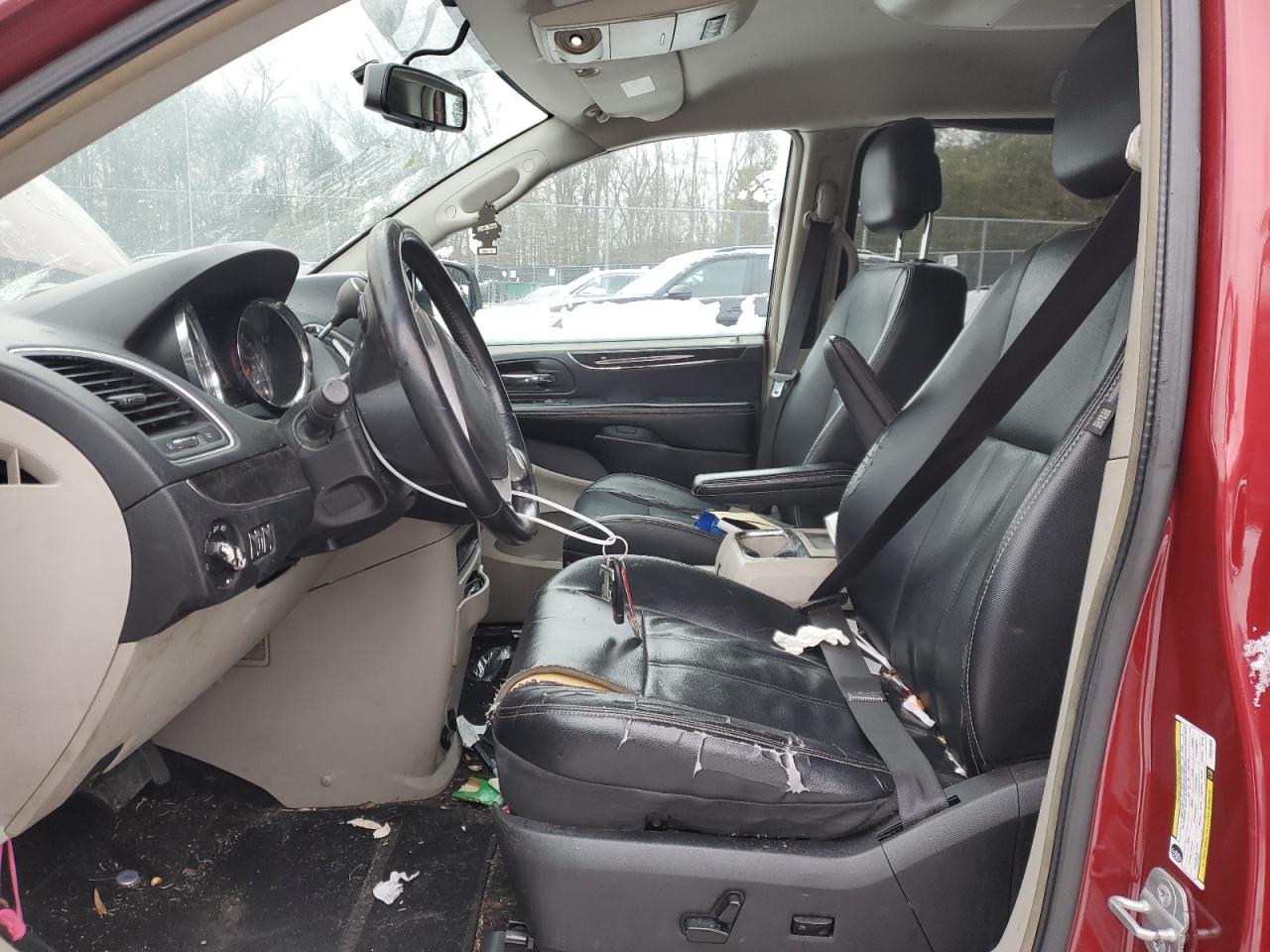 2014 Chrysler Town & Country - Image 7