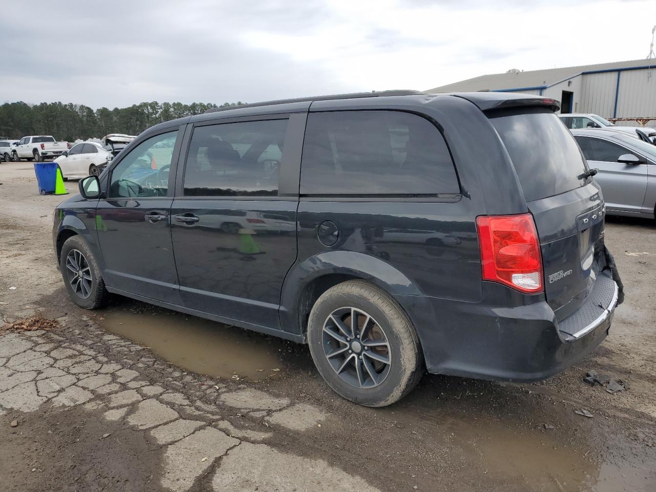 2018 Dodge Caravan - Image 2