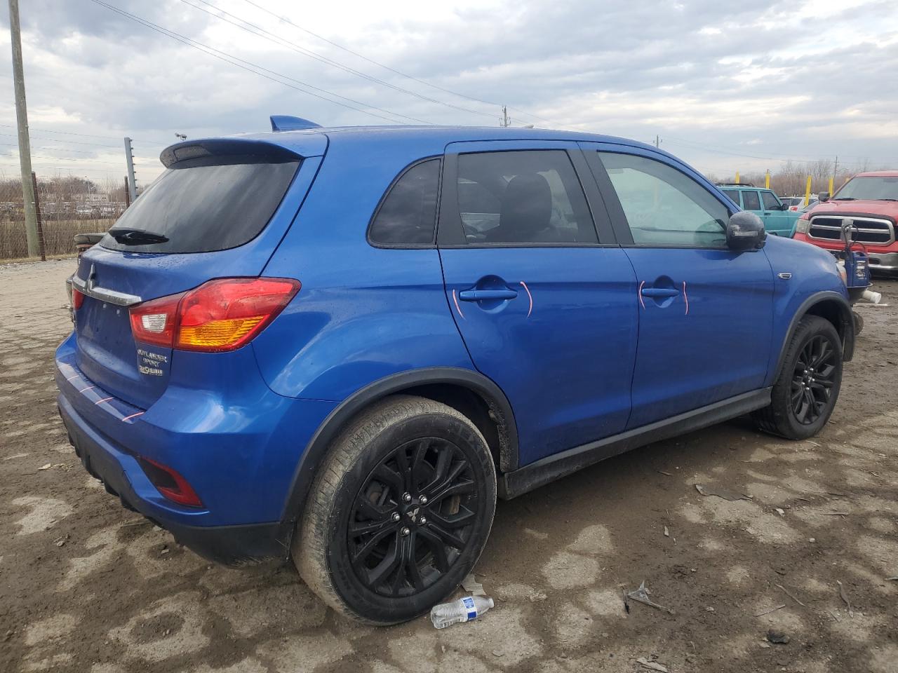 2019 Mitsubishi Outlander - Image 3
