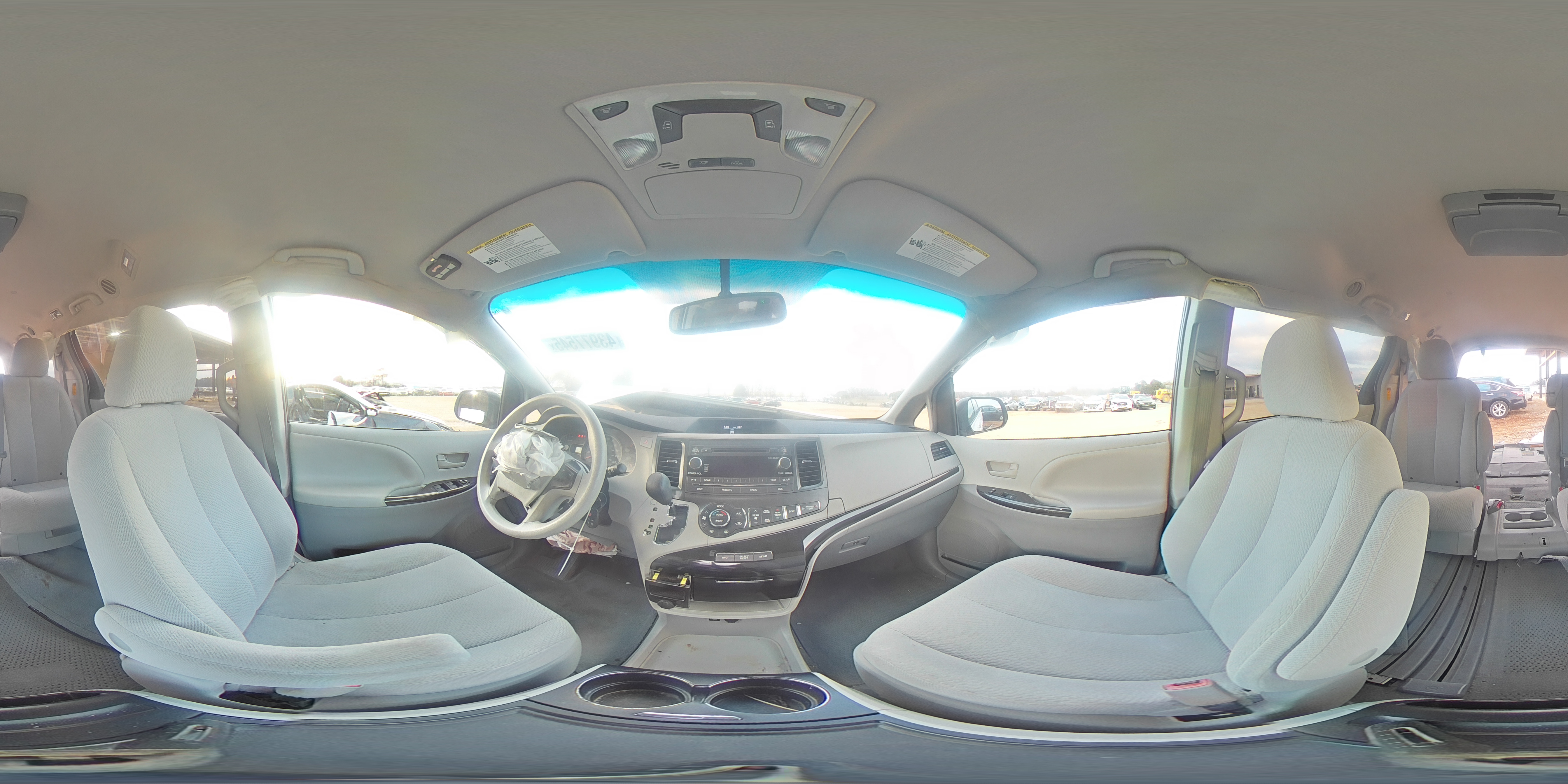 2014 Toyota Sienna - Image 14