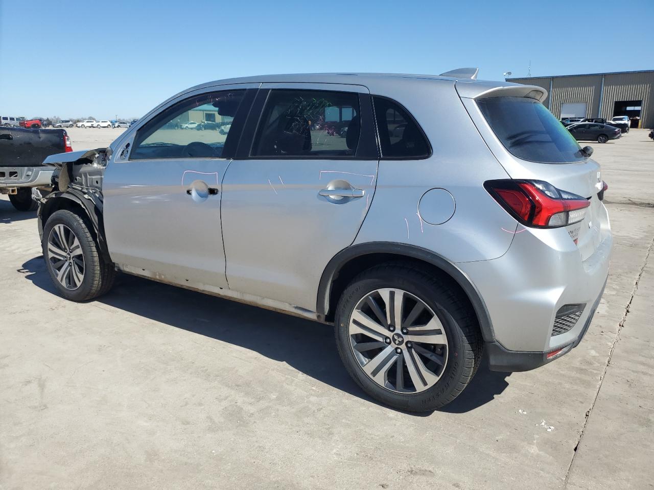 2021 Mitsubishi Outlander - Image 2