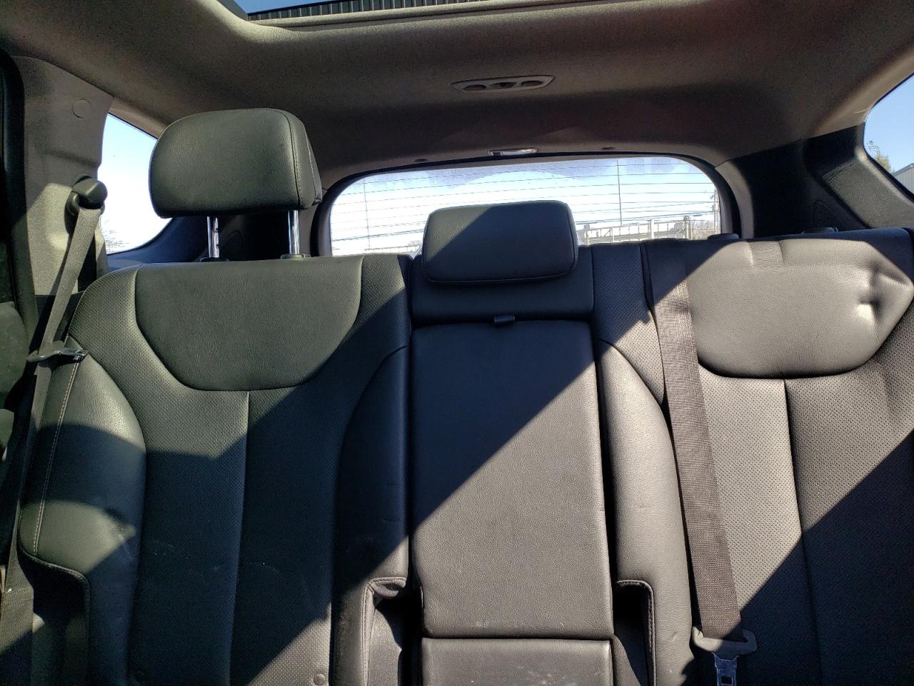 2019 Hyundai Santa Fe - Image 10
