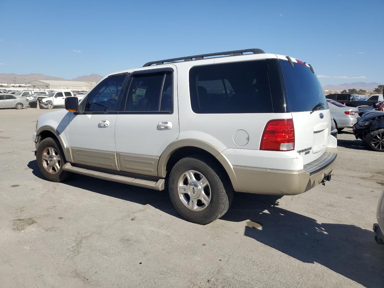 2005 Ford Expedition - Image 2