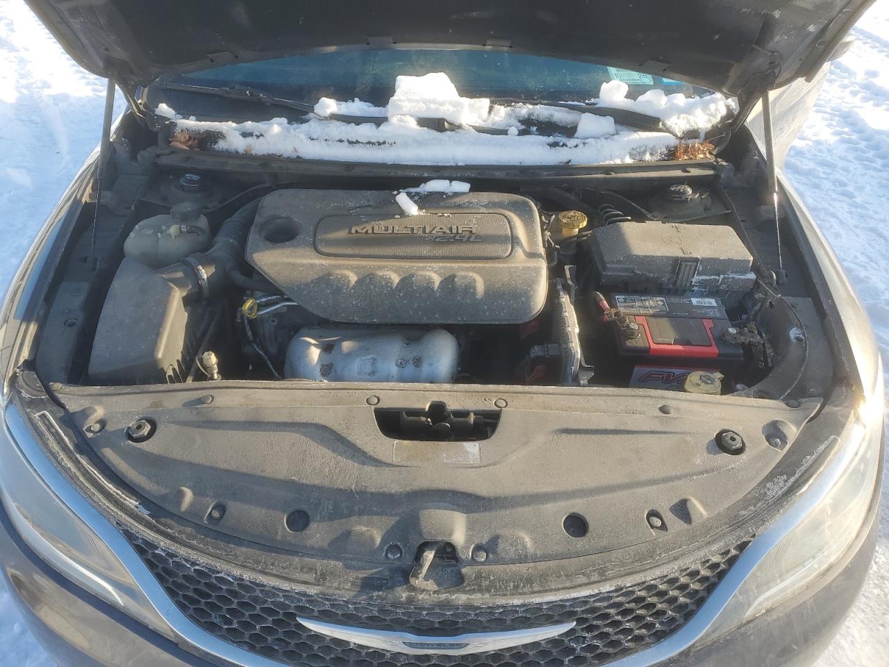 2015 Chrysler 200 - Image 13