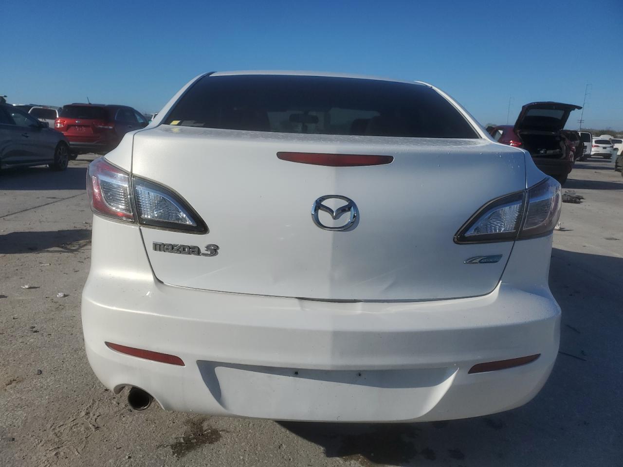2013 Mazda 3 - Image 6