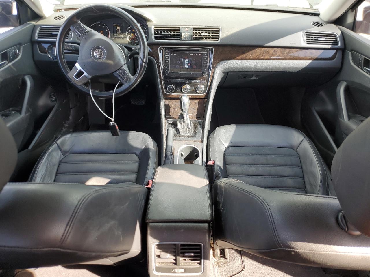 2014 Volkswagen Passat - Image 8