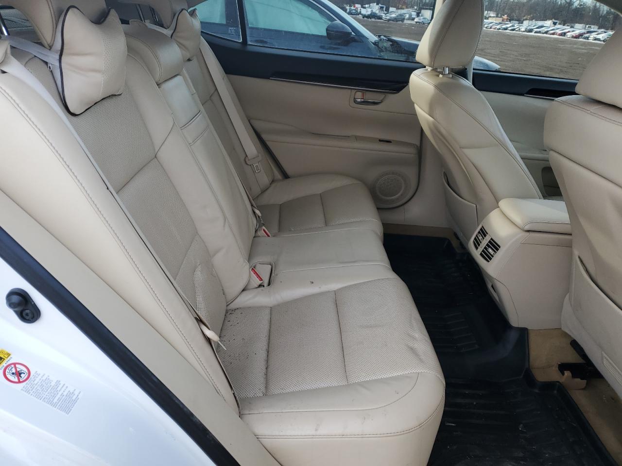 2013 Lexus ES - Image 10
