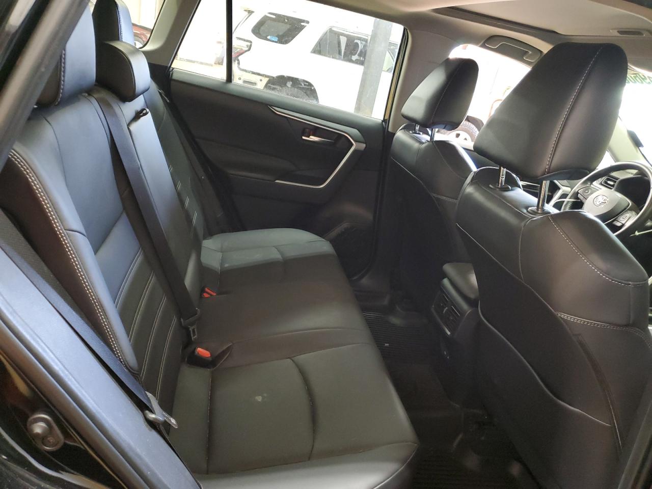 2022 Toyota RAV 4 - Image 11