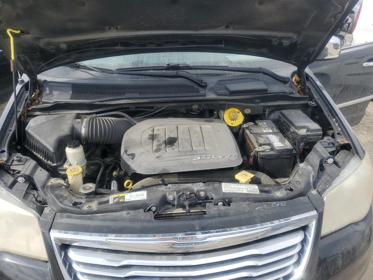2013 Chrysler Town & Country - Image 12