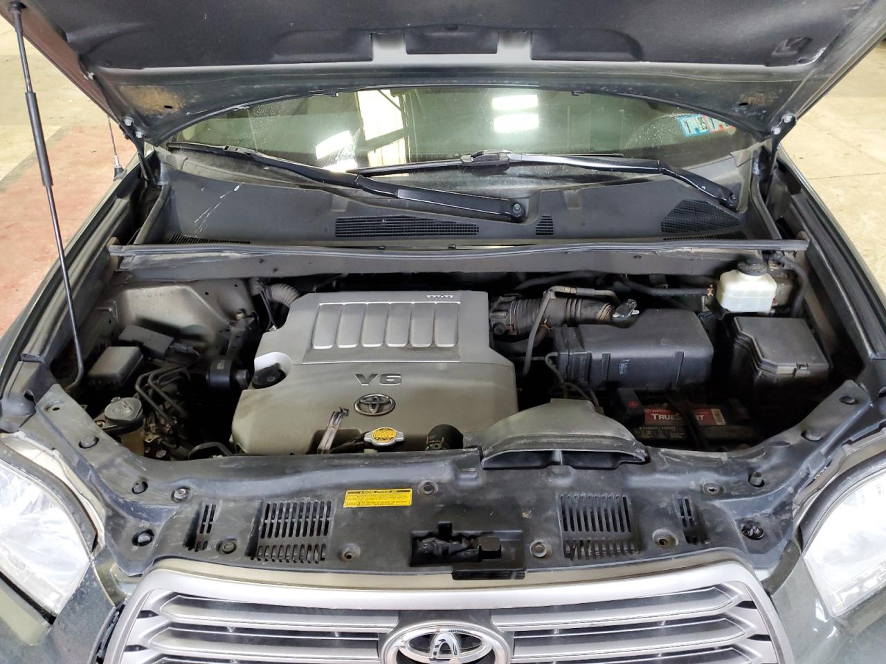 2010 Toyota Highlander - Image 12
