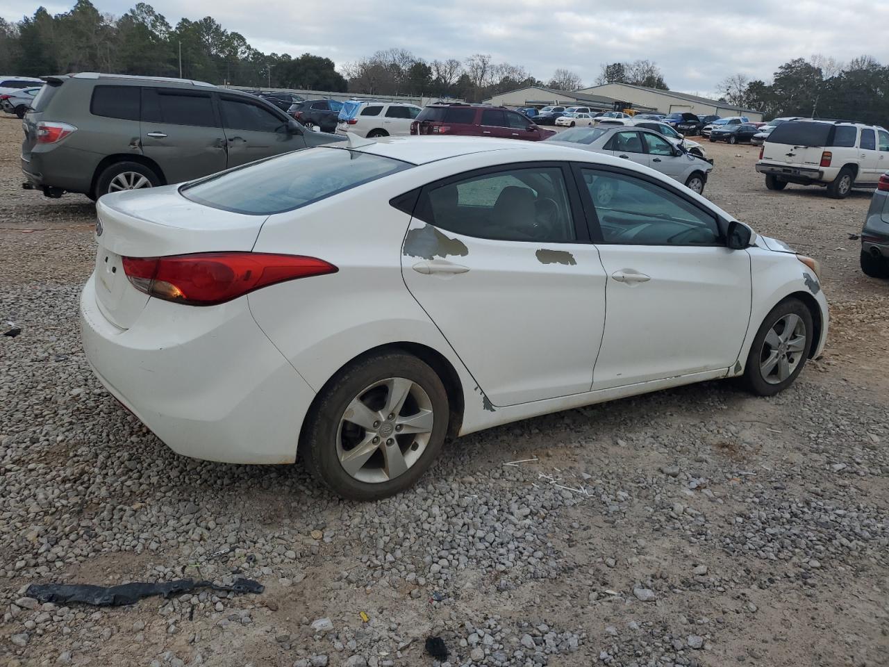2013 Hyundai Elantra - Image 3