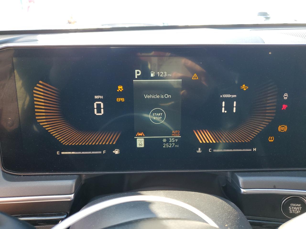 2025 Kia K5 - Image 9