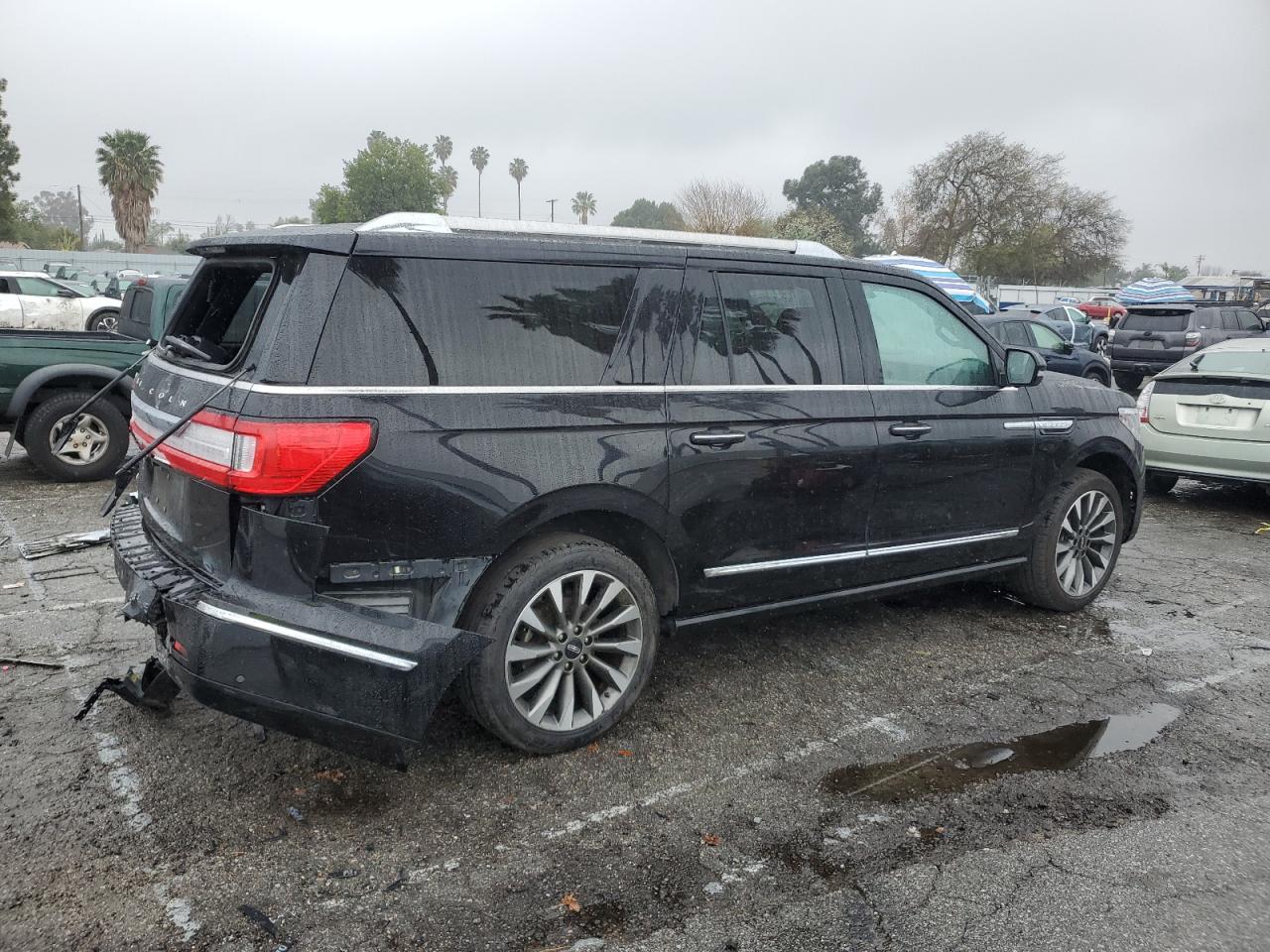 2021 Lincoln Navigator - Image 3