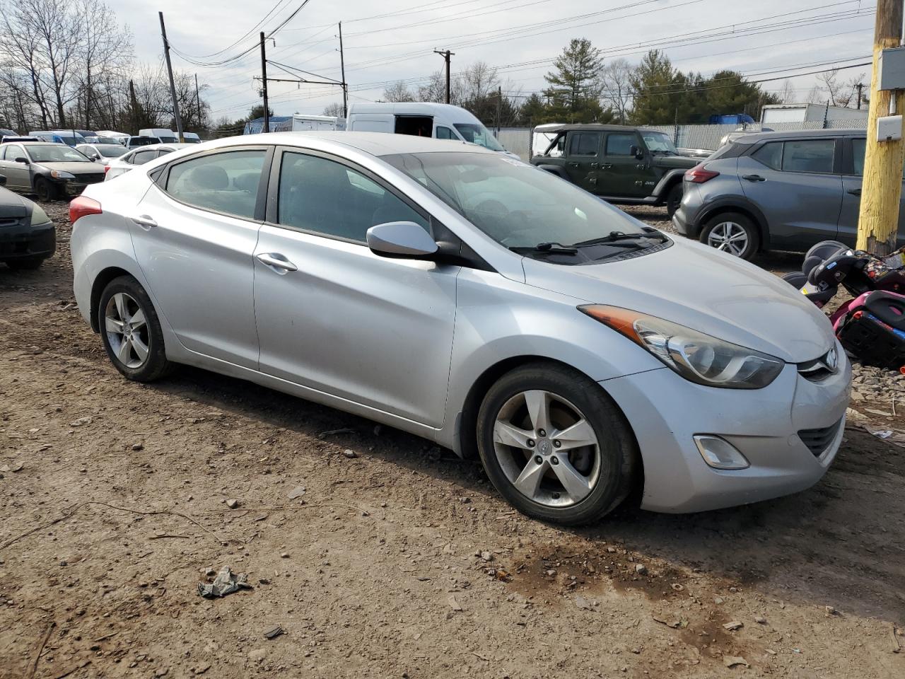 2013 Hyundai Elantra - Image 4