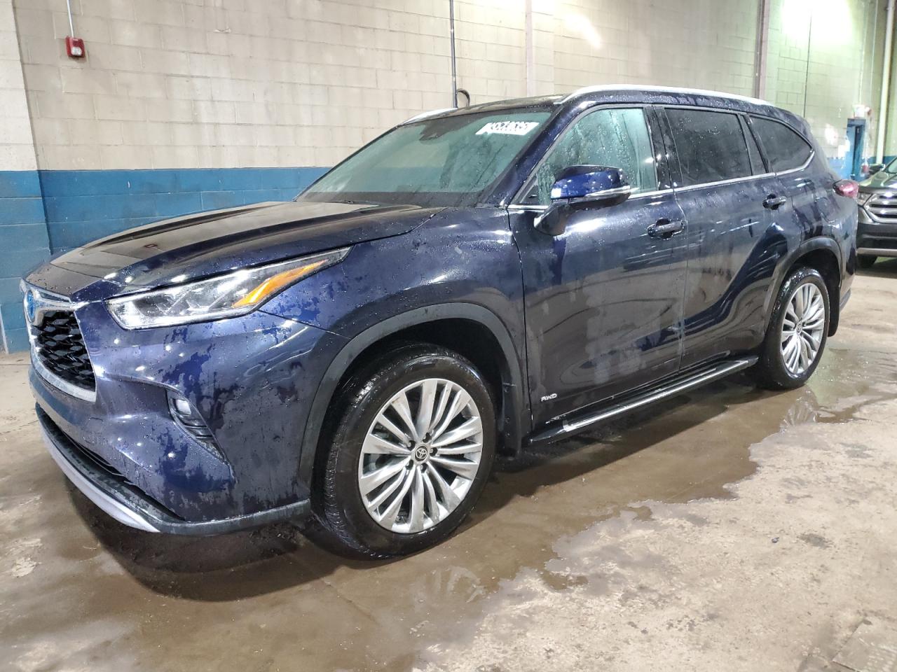 2024 Toyota Highlander - Image 1