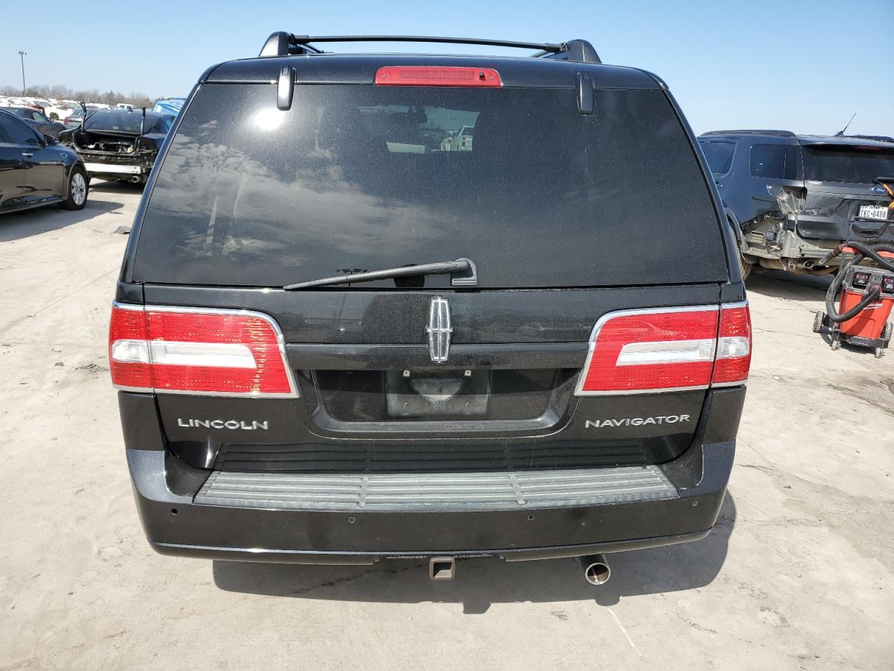 2013 Lincoln Navigator - Image 6