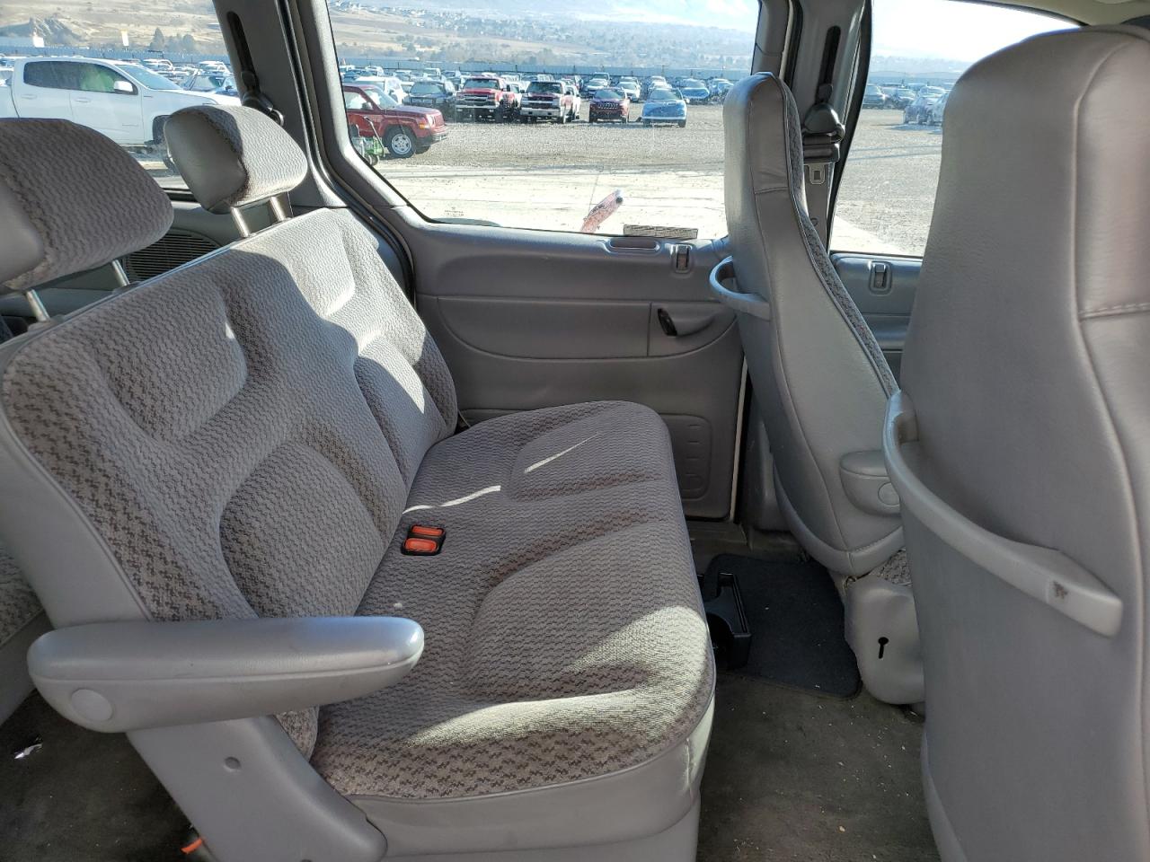 2000 Plymouth Voyager - Image 11